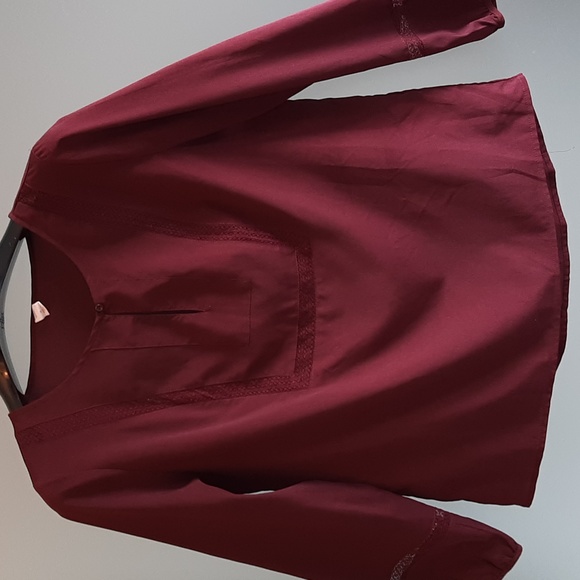 Old Navy blouse. long sleeved pull on .  Size Medium.  Burgundy. - Picture 4 of 13